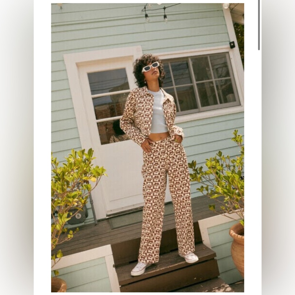 Forever 21 90's Fit Cream and Brown Floral Pants, size 24